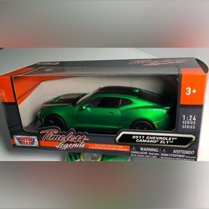 2017 Chevrolet Camaro ZL1 Diecast Car Green Collectible Model Chevy Car